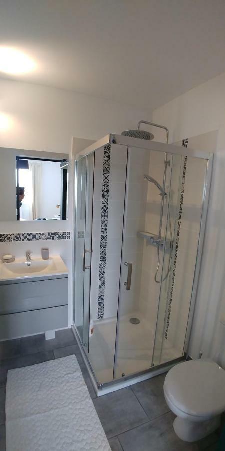 Chambre Avec Suite De 26 M2 Saint-Planchers Bagian luar foto